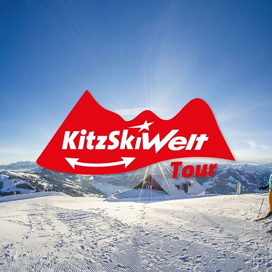 Logo der KitzSkiWelt Tour auf einem Bilder der SkiWelt im Winter.