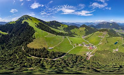 Panorama der Hohen Salve im Sommer.